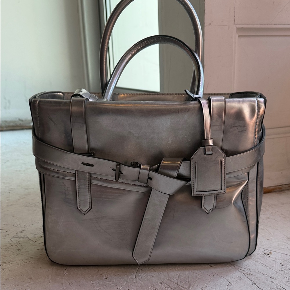 Leather Tote Bag in Metallic Gray
